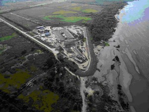 Vista aérea de la planta de pretratamiento en la costa de Berazategui